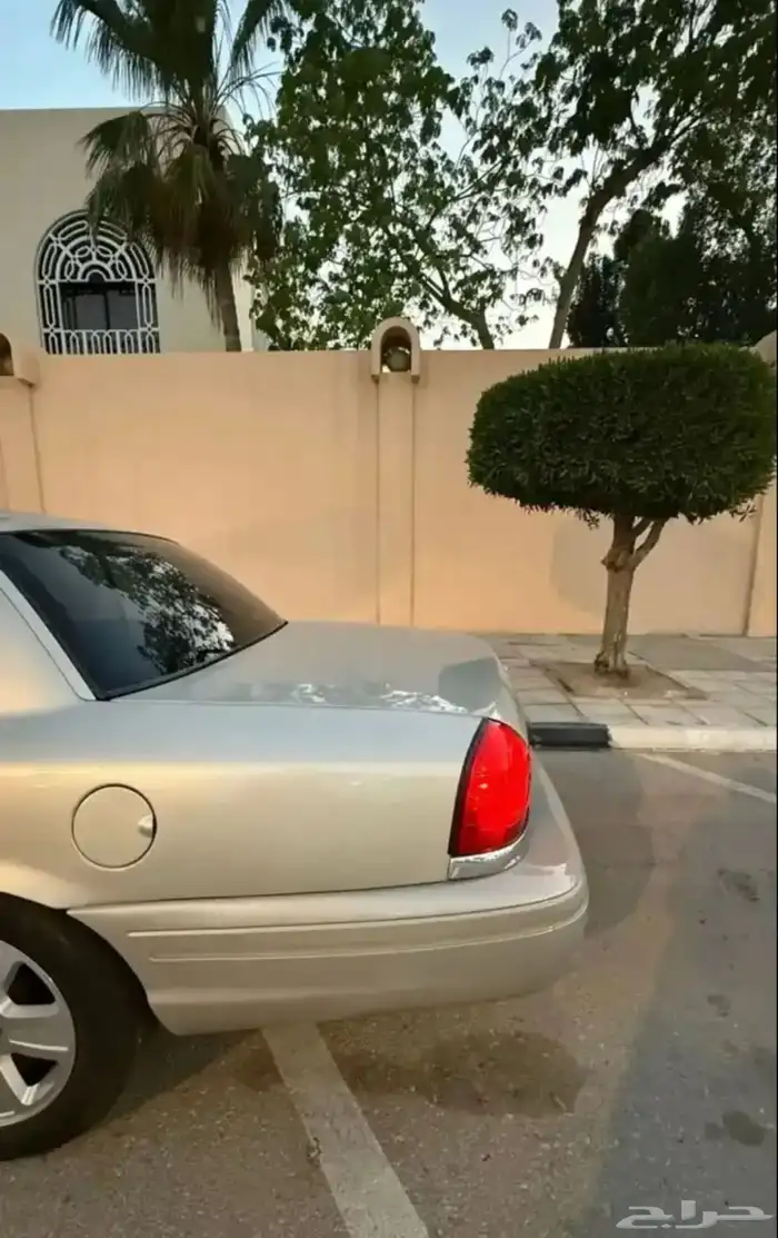فورد كراون فكتوريا 2012 ممشى قليل 1