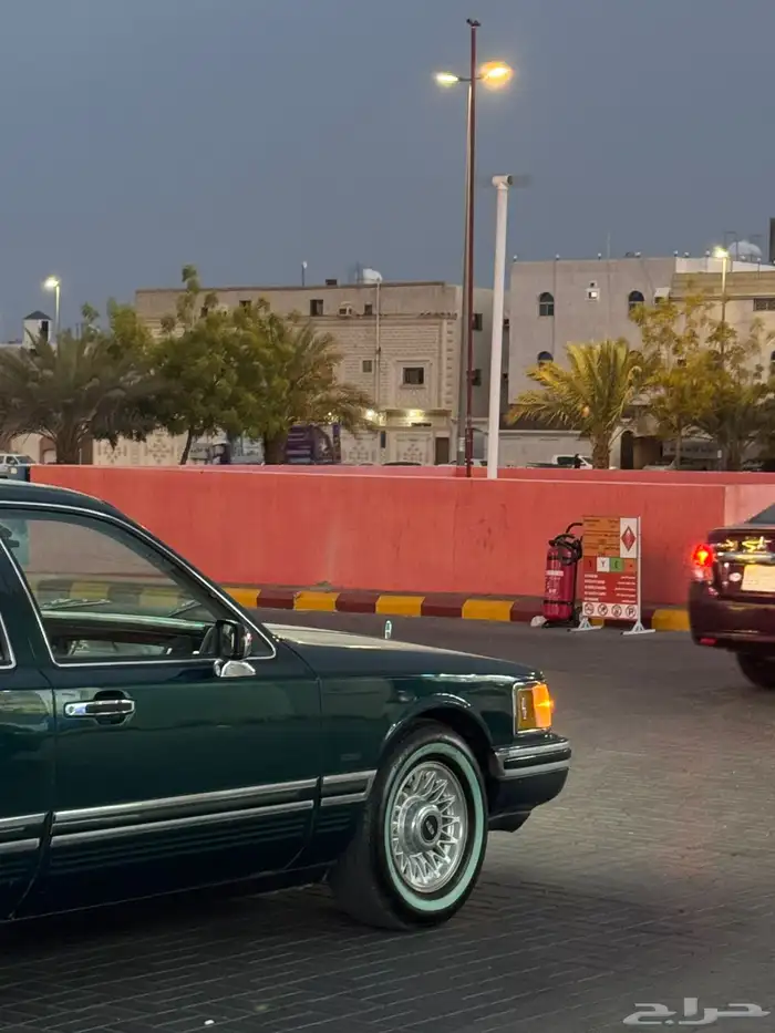 لينكون تاون كار نظيف ومخزن على الشرط 3