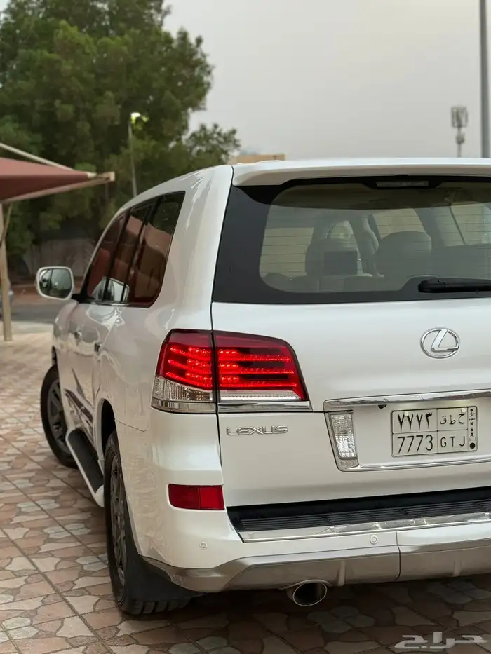 جيب لكزس LX 2015 فل كامل قمه بالمضافة 12