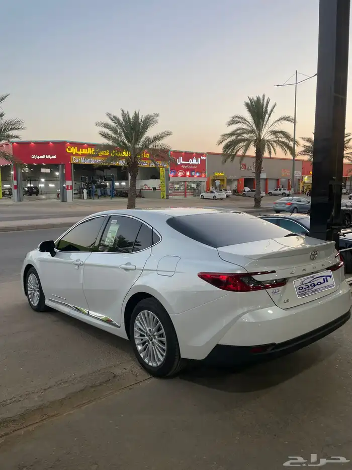 كامري 2025 LE فتحة سقف 5