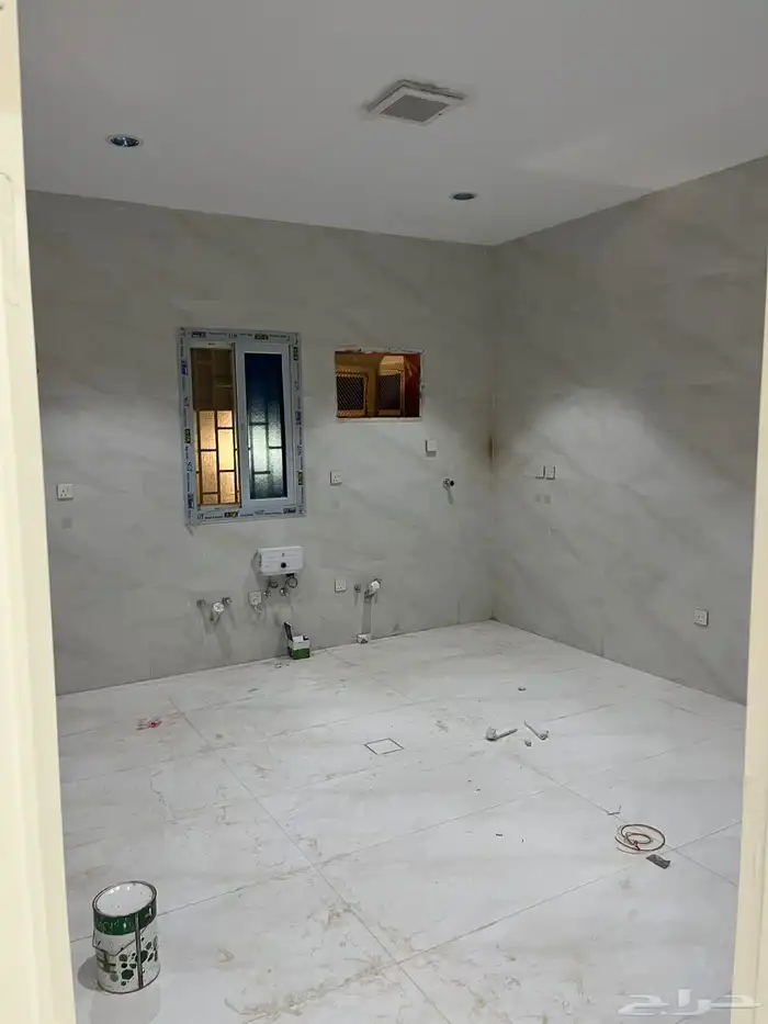 شقه 5 غرف دور ارضي حي الوفاء جديده 2