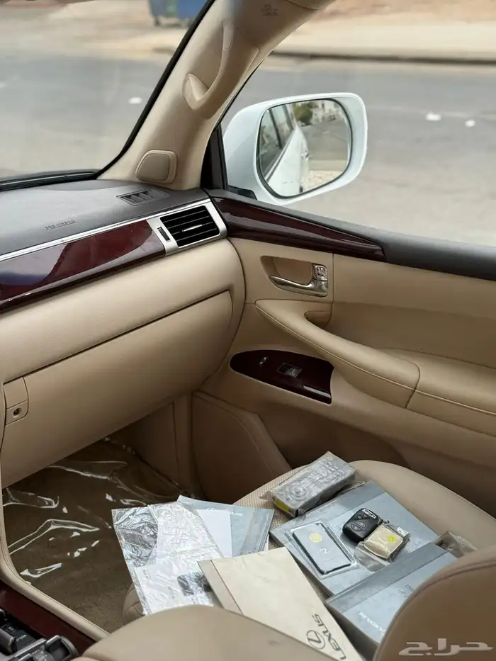 جيب لكزس LX 2015 فل كامل قمه بالمضافة 18