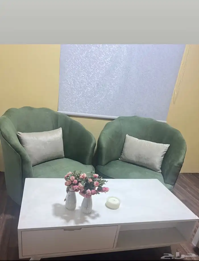 طاوله و كنب للبيع 0