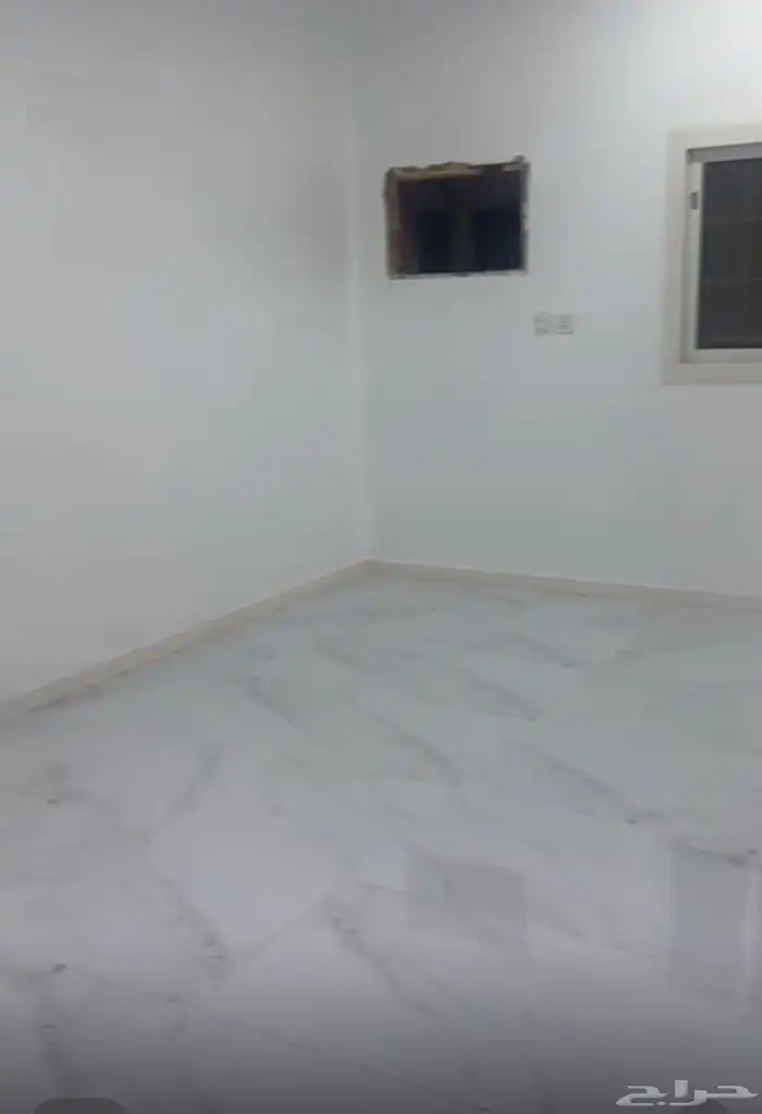 شقة بحي الرياض 5 غرف الدفع شهري 2000 5