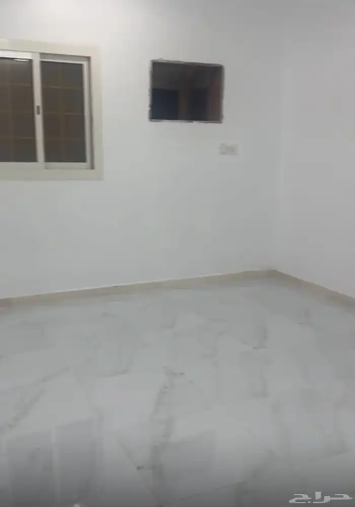 شقة بحي الرياض 5 غرف الدفع شهري 2000 2