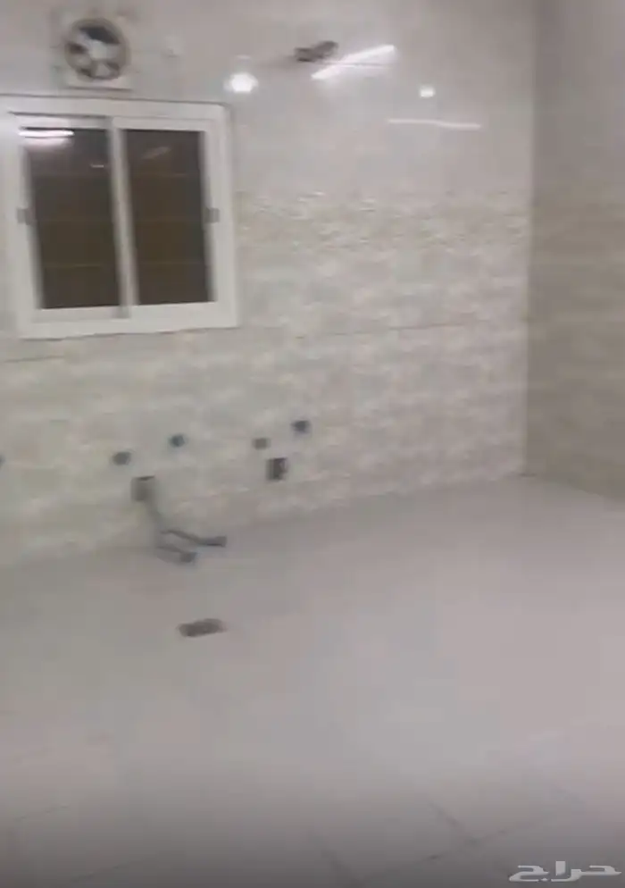 شقة بحي الرياض 5 غرف الدفع شهري 2000 4