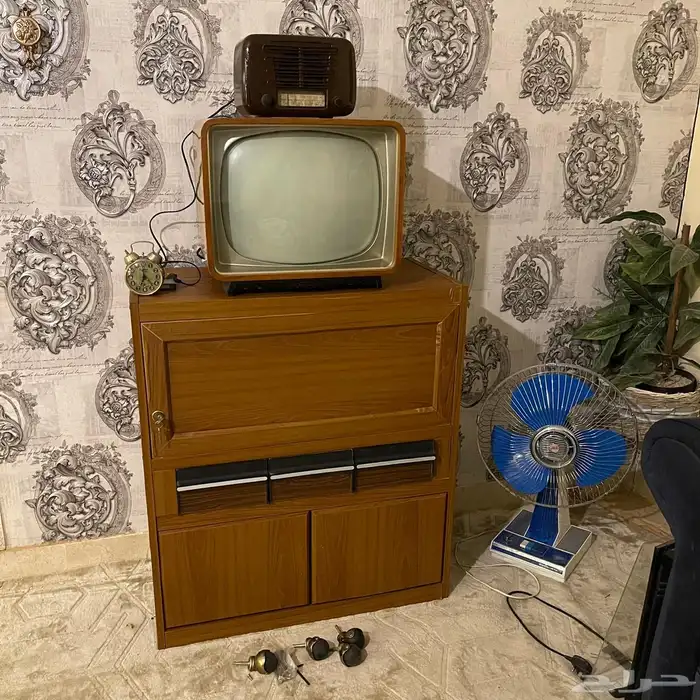 طاوله تلفزيون مخزنه 0