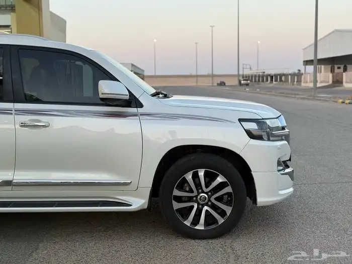 تويوتا لاندكروزر GXR 2019 بريمي V8 فل كامل 2