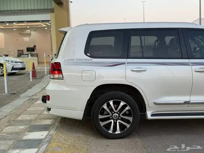 تويوتا لاندكروزر GXR 2019 بريمي V8 فل كامل 3