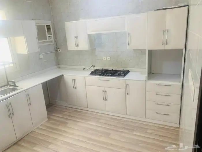 شقق للإيجار في الرمال الواحة راكب فيها مكيفات ومطبخ 0