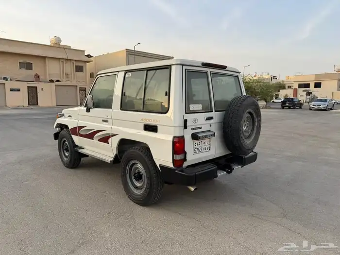 للبيع جيب ربع وكالة موديل 2006 0