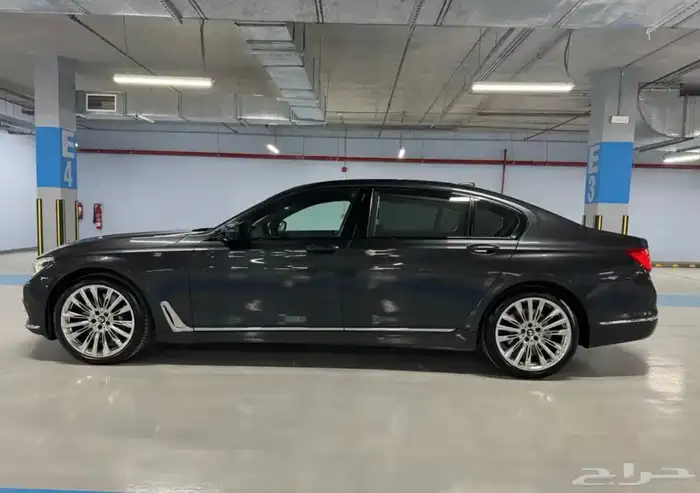 للبيع BMW 750Li تحمل لوحه مميزه 20
