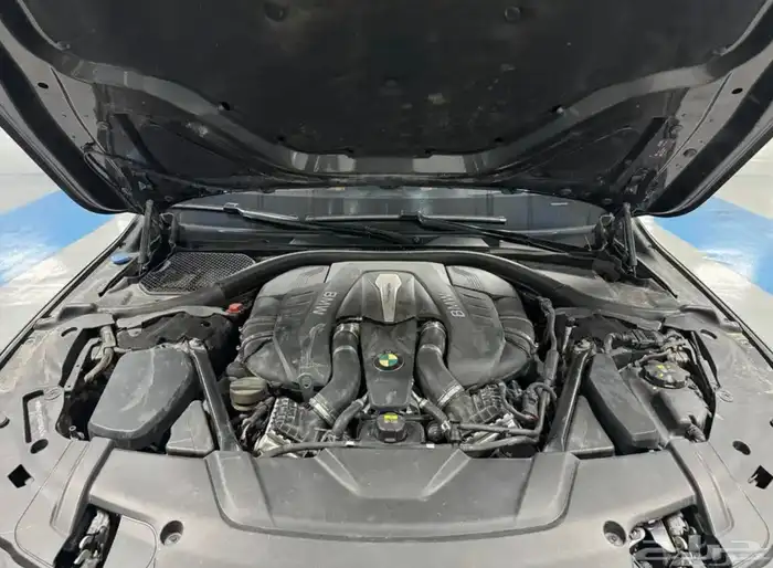 للبيع BMW 750Li تحمل لوحه مميزه 25