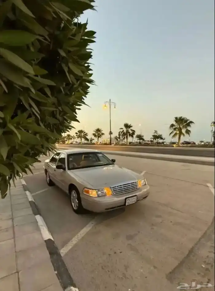 فورد كراون فكتوريا 2012 ممشى قليل 7