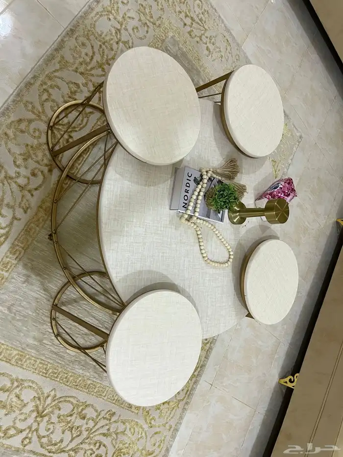 اثاث مستخدم نظيف للبيع كنب وطاوله وسجاده وستاره للبيع 3