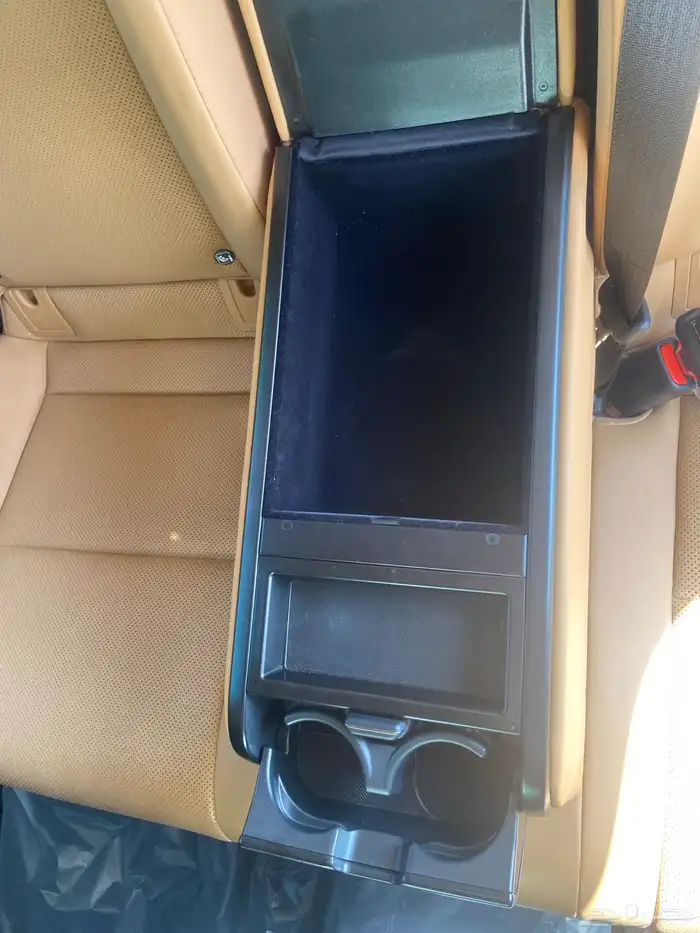 لكزس Es 300h AH 17