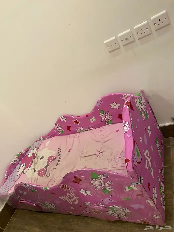 سرير اطفال ب 50 0