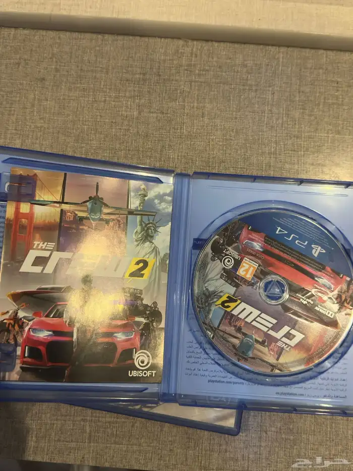 سوني 4 للبيع وشريط The Crew 2 و Need for Speed Heat 6