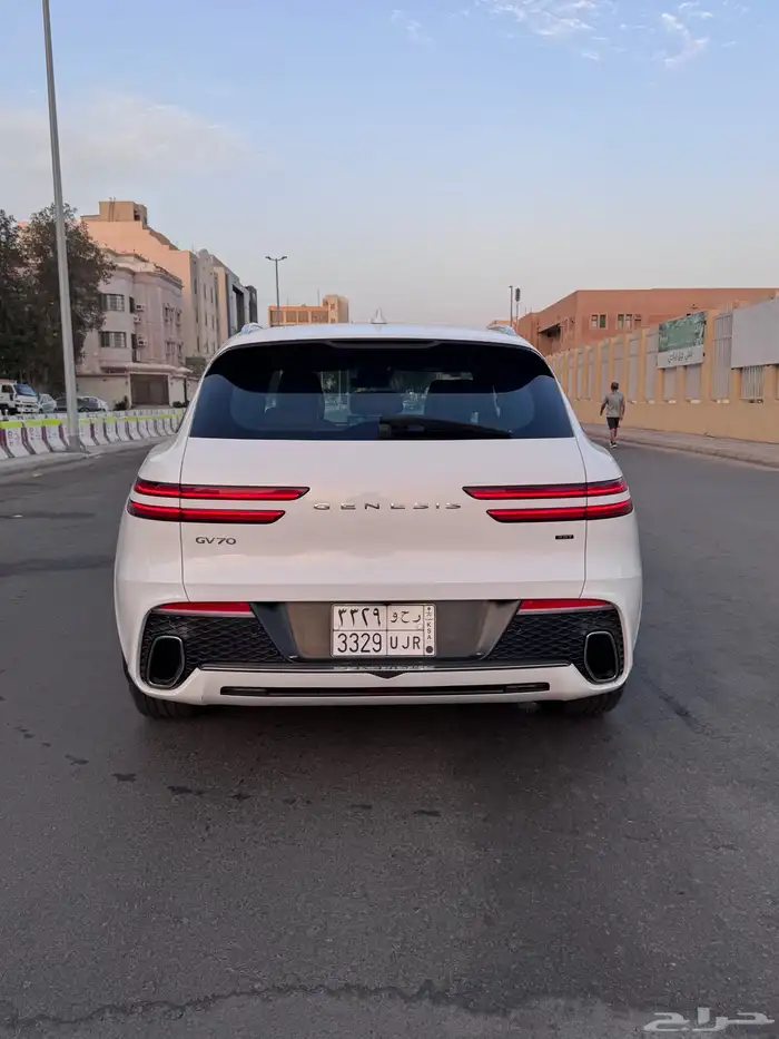 Genesis GV70 2022 10