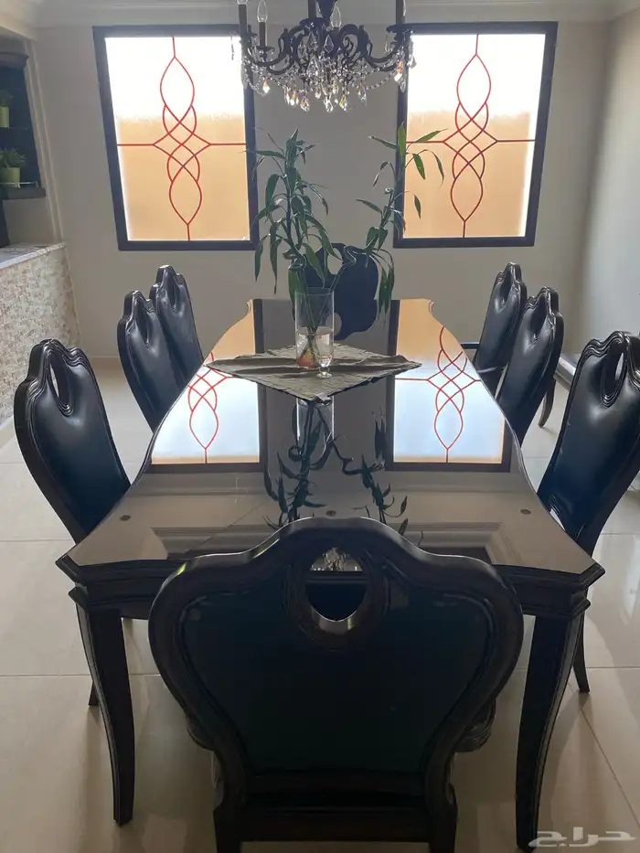 طاولة طعام و ارفف 0