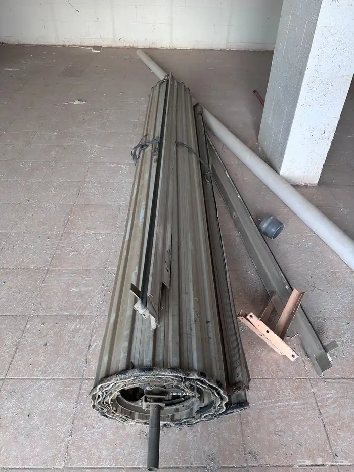 إعلان بيع (خشب   مكيفات   أبواب كراج) 3