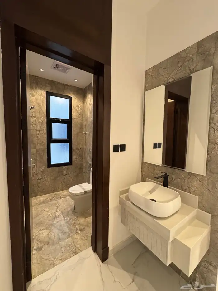 للبيع دور أول مساحه مميزه حي الجنادريه 6