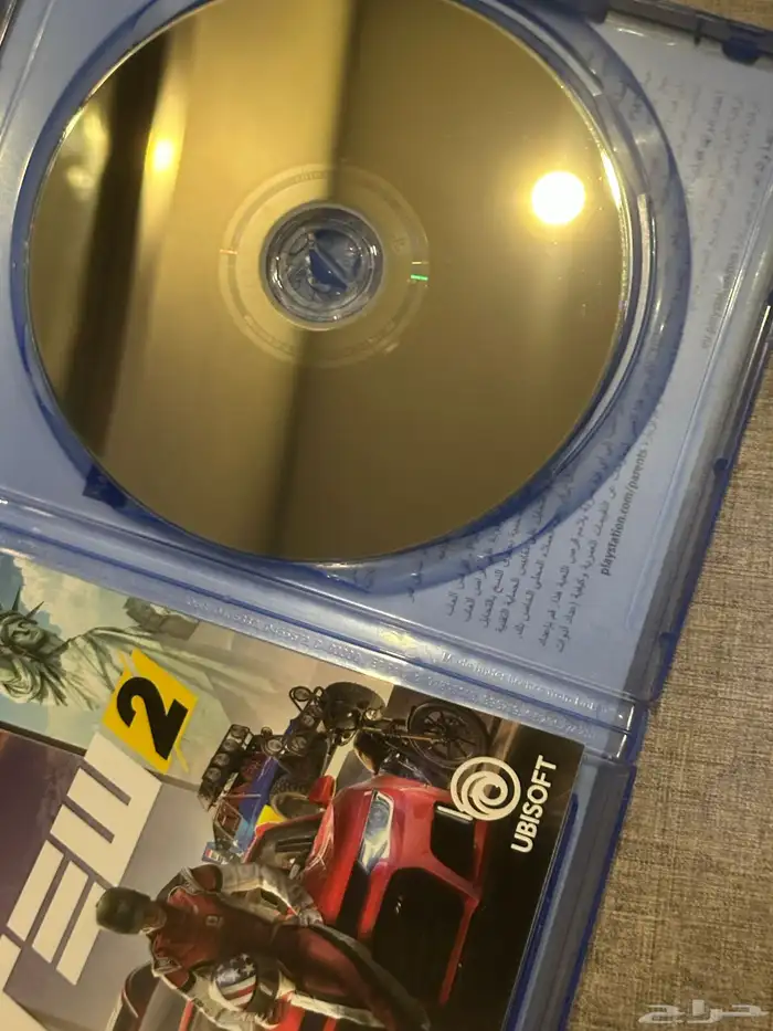 سوني 4 للبيع وشريط The Crew 2 و Need for Speed Heat 7