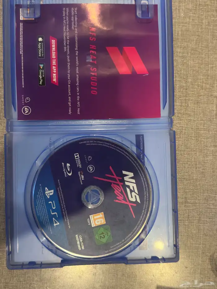 سوني 4 للبيع وشريط The Crew 2 و Need for Speed Heat 9
