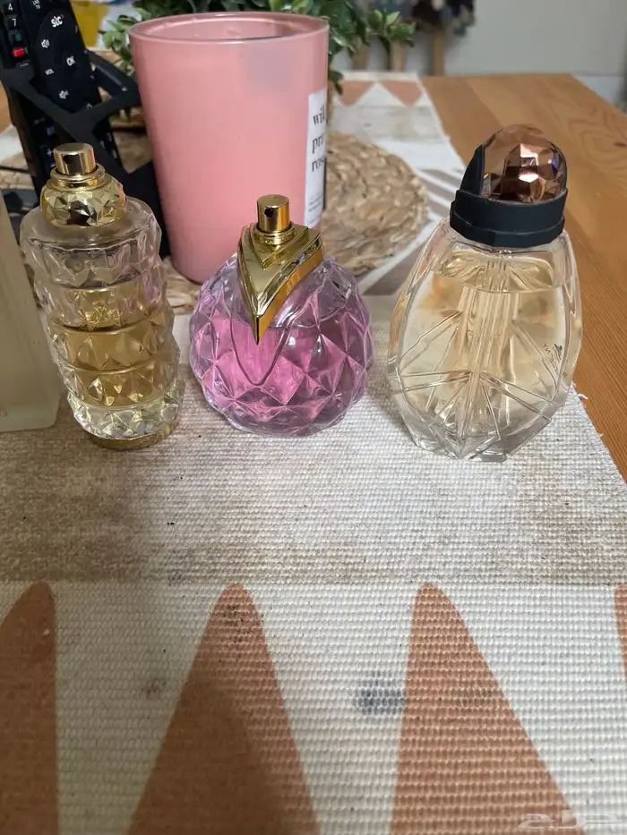 للبيع 6 عطور نسائيه جميله ثلاثه درعه سراي وجنيد والرصاصي 1