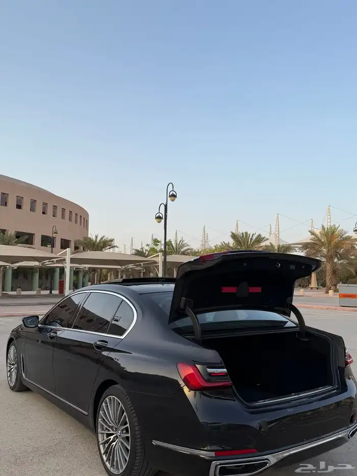 بي ام دبليو الفئة السابعة للبيع 8