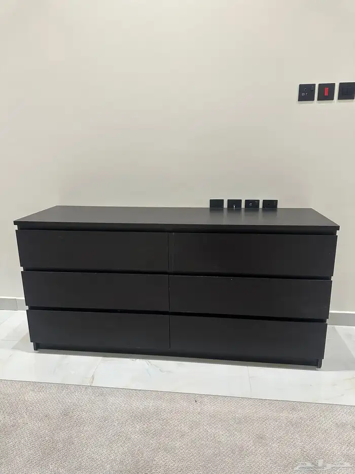 طاولة من ايكيا 0