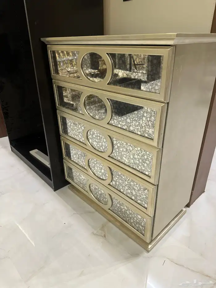 غرفة نوم فاخره بمرايا معتقه 2