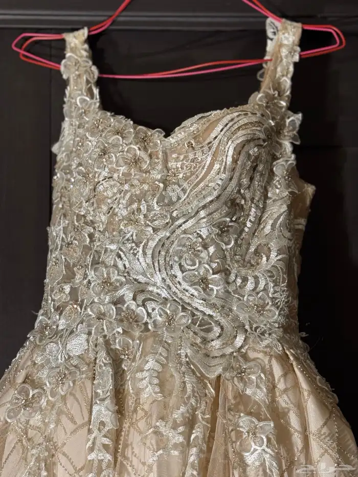 فساتين مستعملة ب 200 9