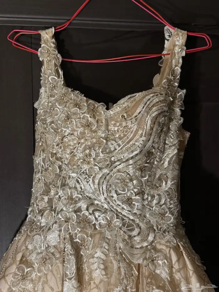 فساتين مستعملة ب 200 6