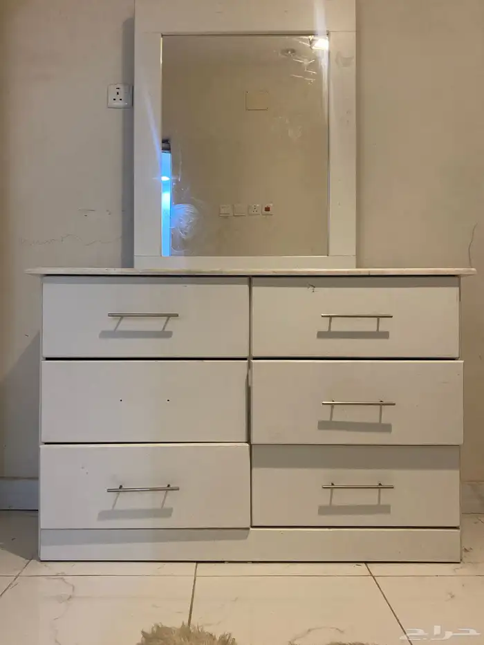 تسريحه للبيع مستعمله نظيفه والحديده حقت الدرج موجوده بس برا 0