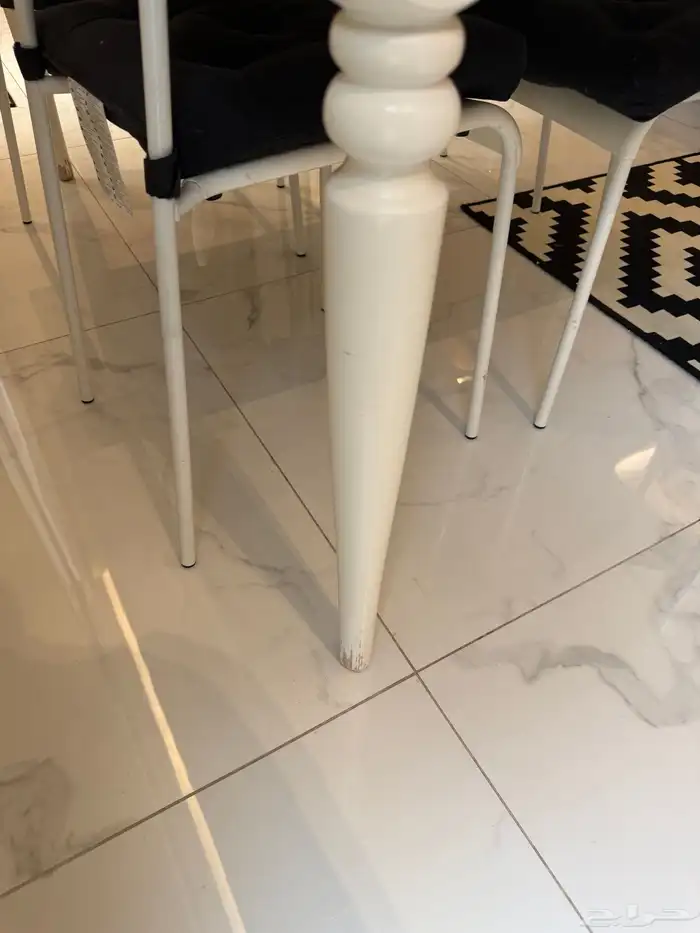 طاولة طعام مستخدمة 3