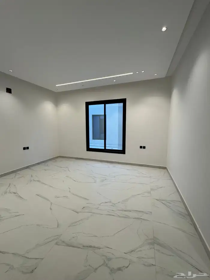 للبيع دور أول مساحه مميزه حي الجنادريه 5