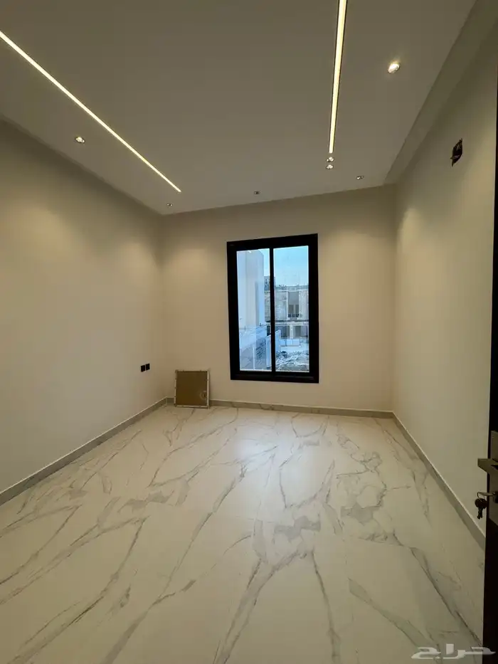 للبيع دور أول مساحه مميزه حي الجنادريه 7