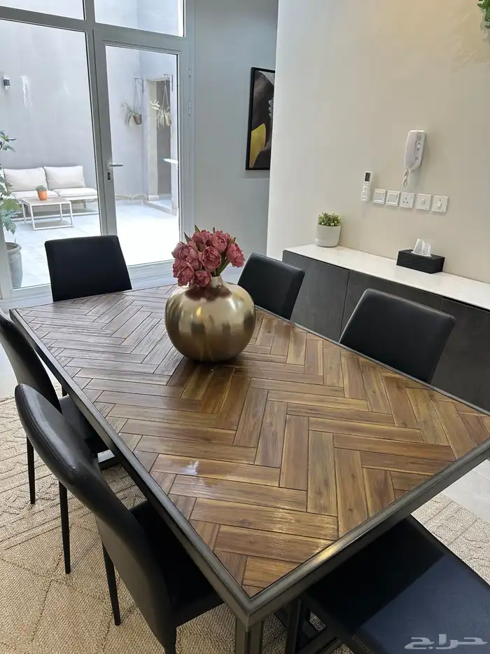طاولة طعام فاخرة مع الكراسي 2