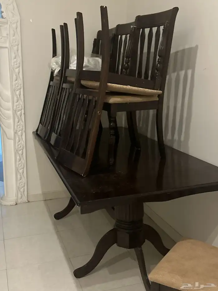 طاولة طعام و كنب و غرفة نوم للبيع 0