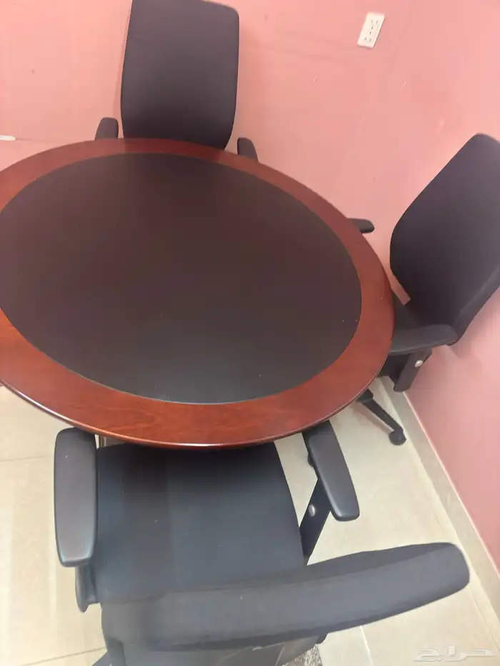طاولة دائرية مع 4 كراسي 5