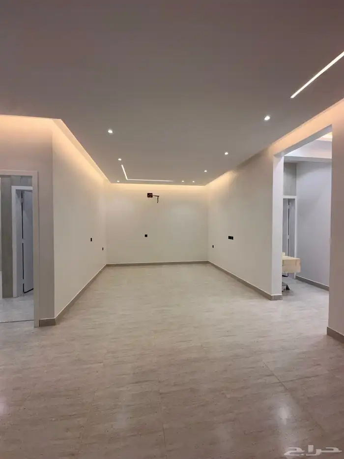 للبيع شقه دور ارضي بحوش تشطيبvipاحدرفيده موقعها وسعرها مميز 10