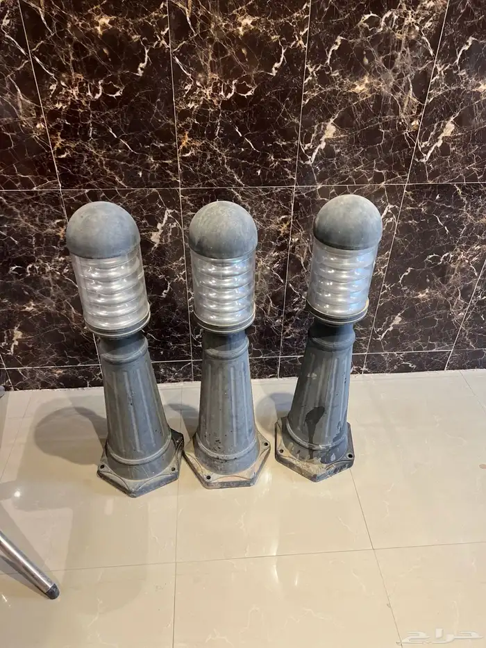 قاعدة كرسي كاوية ملابس ونجفات زينة 1