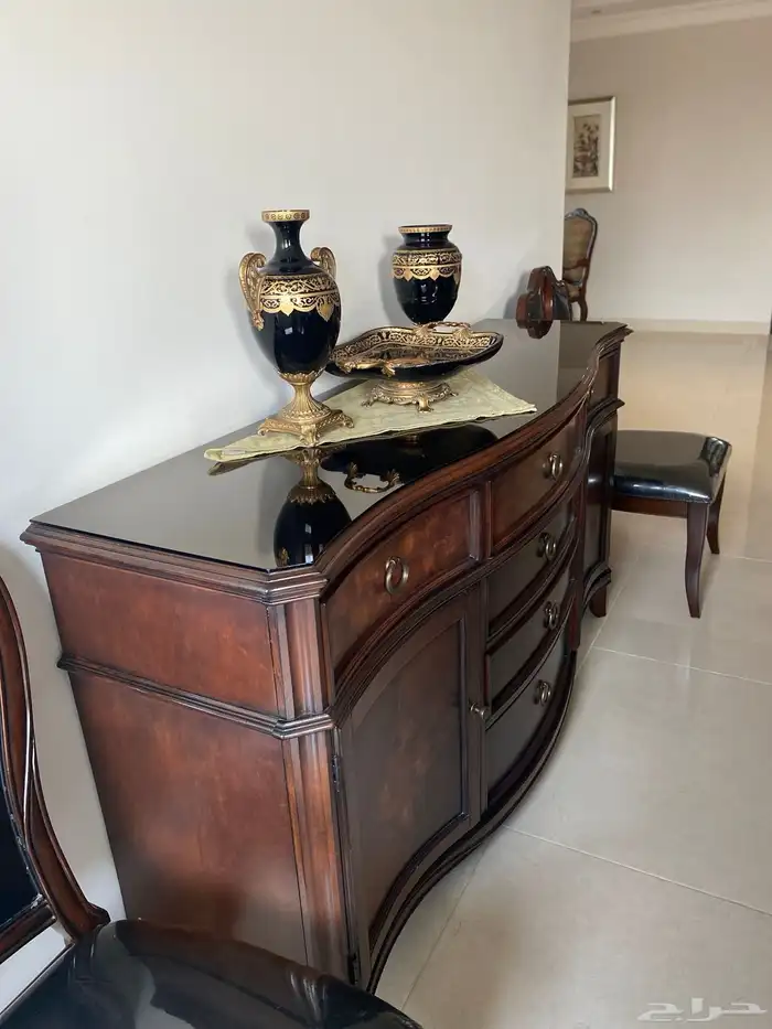طاولة طعام و ارفف 4