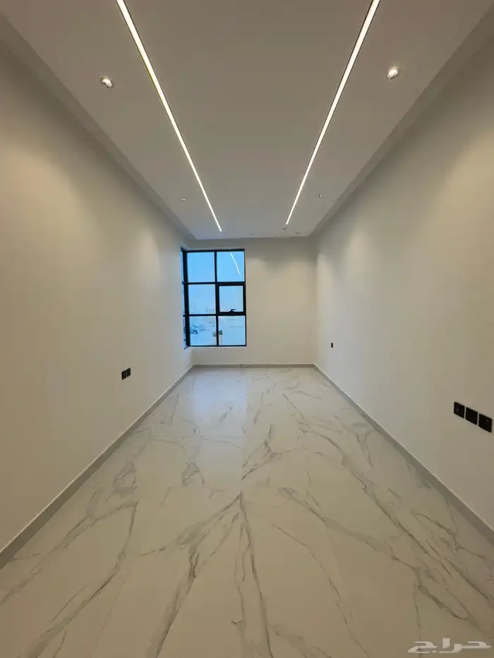 للبيع دور أول مساحه مميزه حي الجنادريه 3