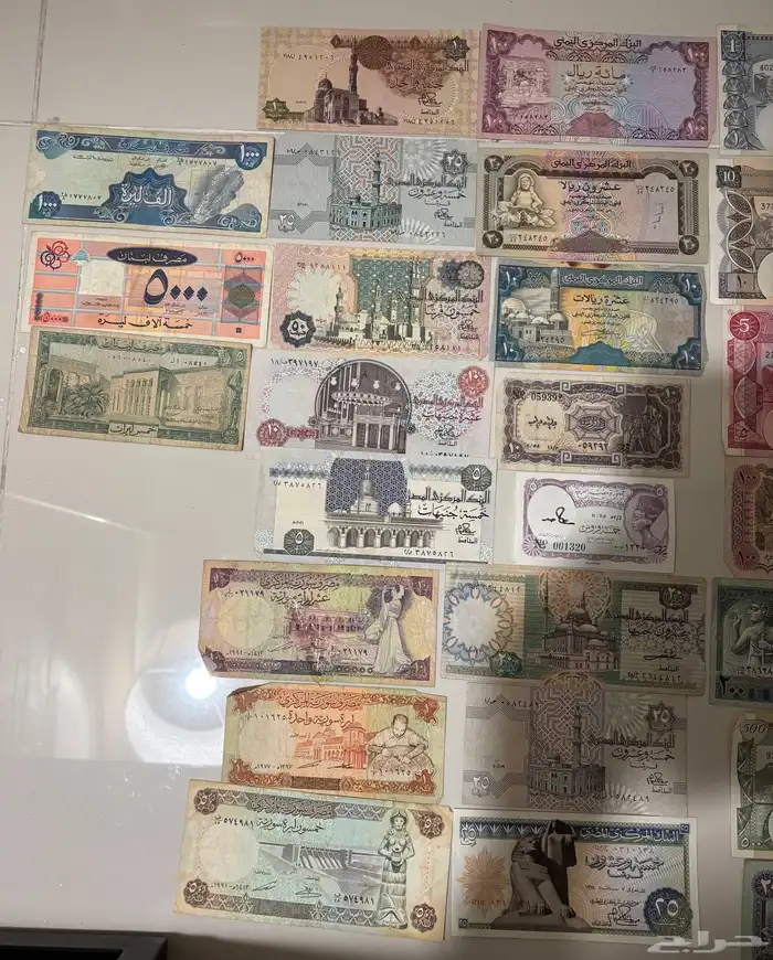 عملات ورقيه قديمه لبلدان متنوعه 0