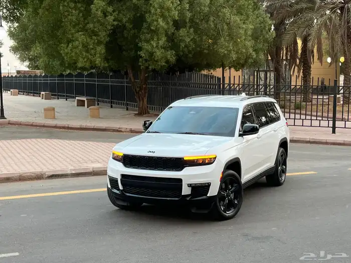 جراند شيروكي لاتيتيود 2022 ( بحالة الوكالة ) 34