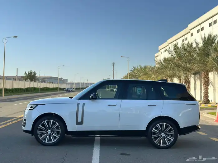 رنج روفر HSE 2024 شبه جديد ناغي على الضمان والصيانة 7