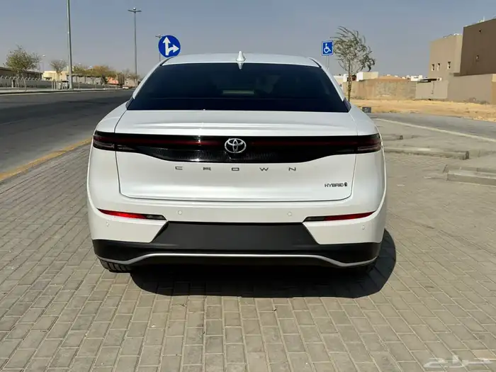 تويوتا كراون 2023 بريميوم شبه جديده شرط 1