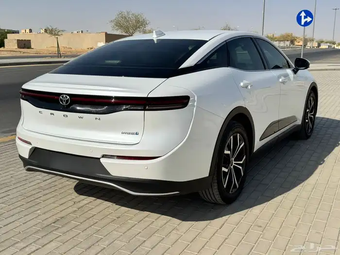 تويوتا كراون 2023 بريميوم شبه جديده شرط 2